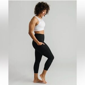 Zyia Black Pocket Light n Tight Hi-Rise Capri